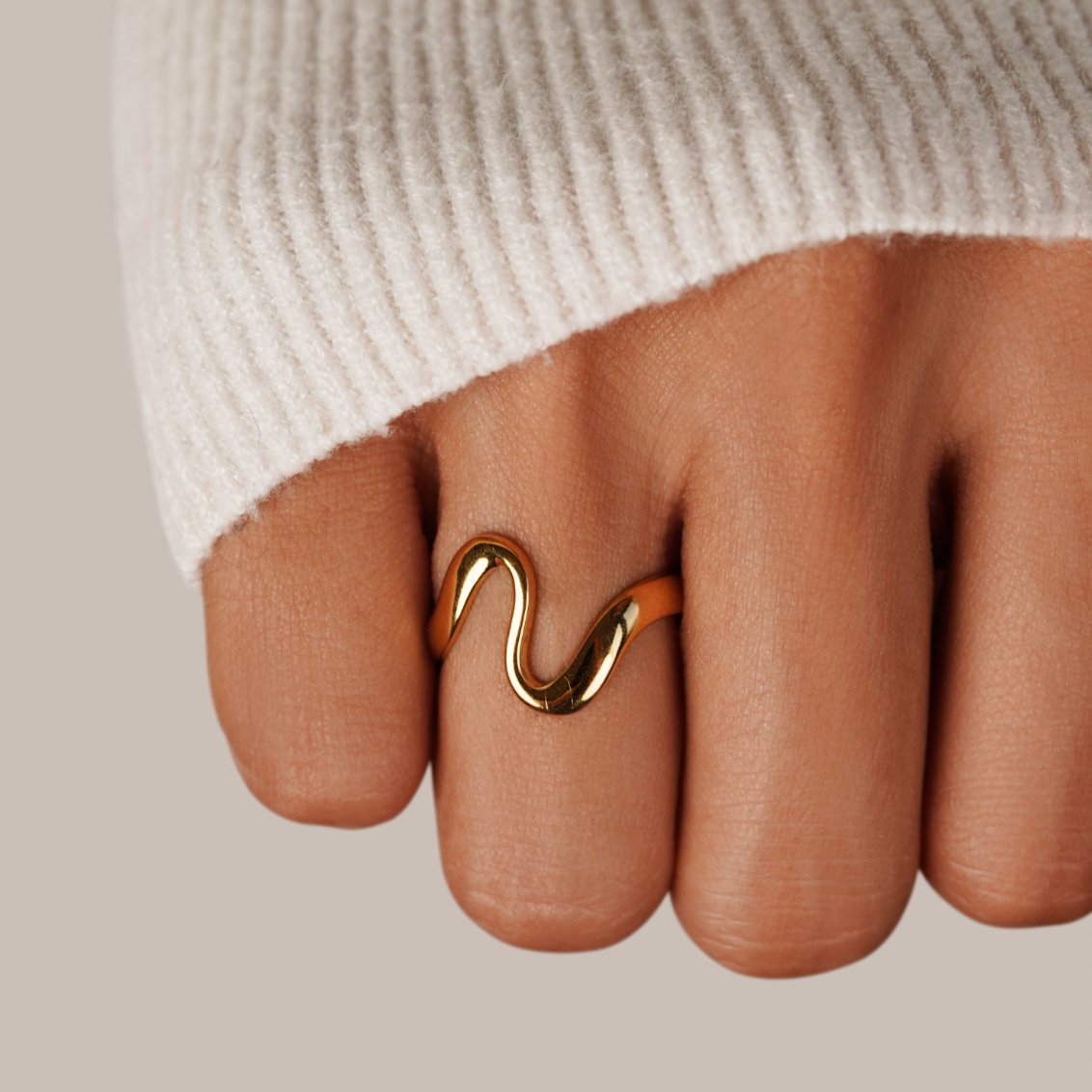 Aurèle | Anillo Escultórico de Líneas Fluidas